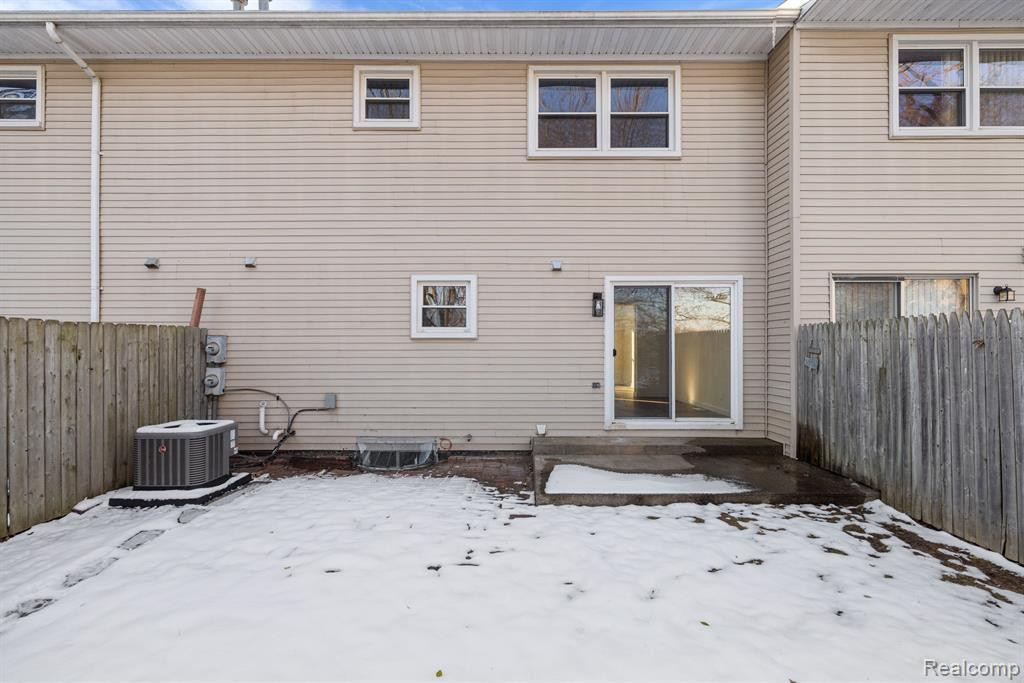 13311 LAKE POINT Boulevard, Van Buren, MI 48111 — Photo 10