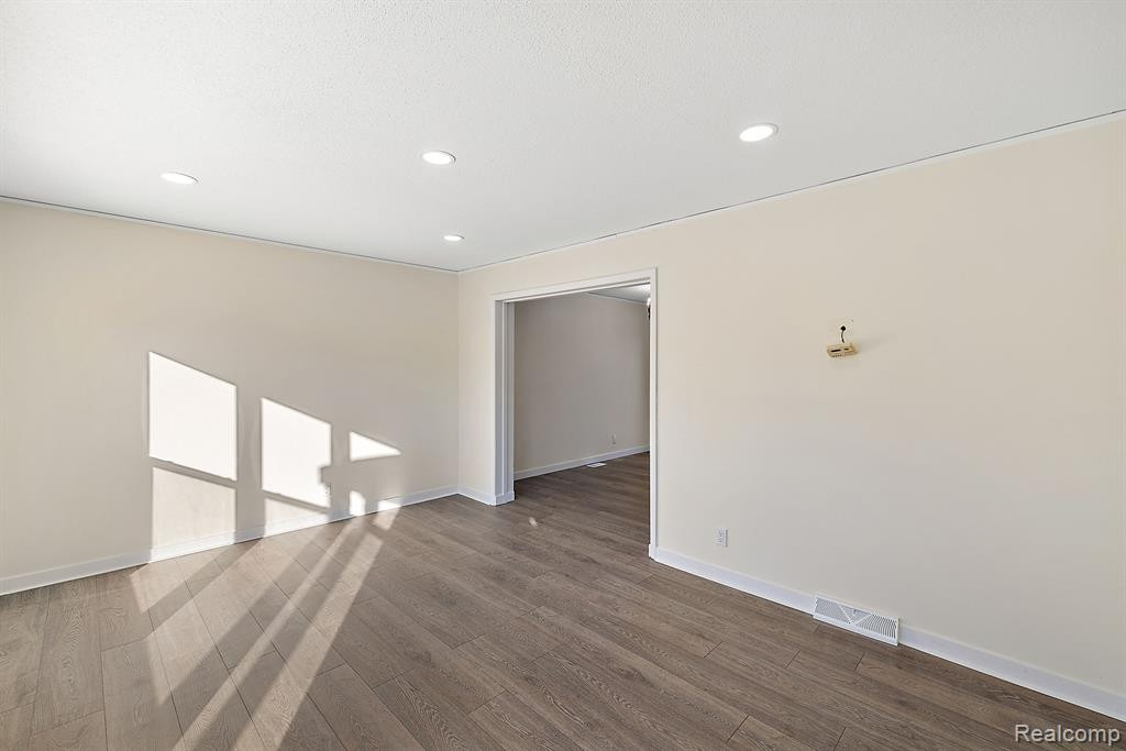 13311 LAKE POINT Boulevard, Van Buren, MI 48111 — Photo 23