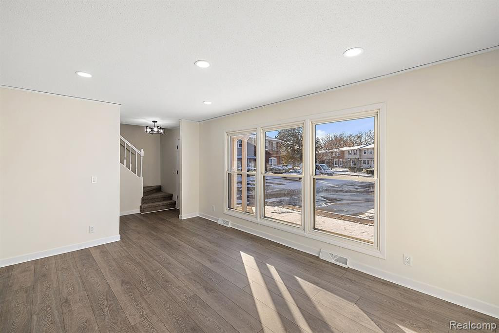 13311 LAKE POINT Boulevard, Van Buren, MI 48111 — Photo 25