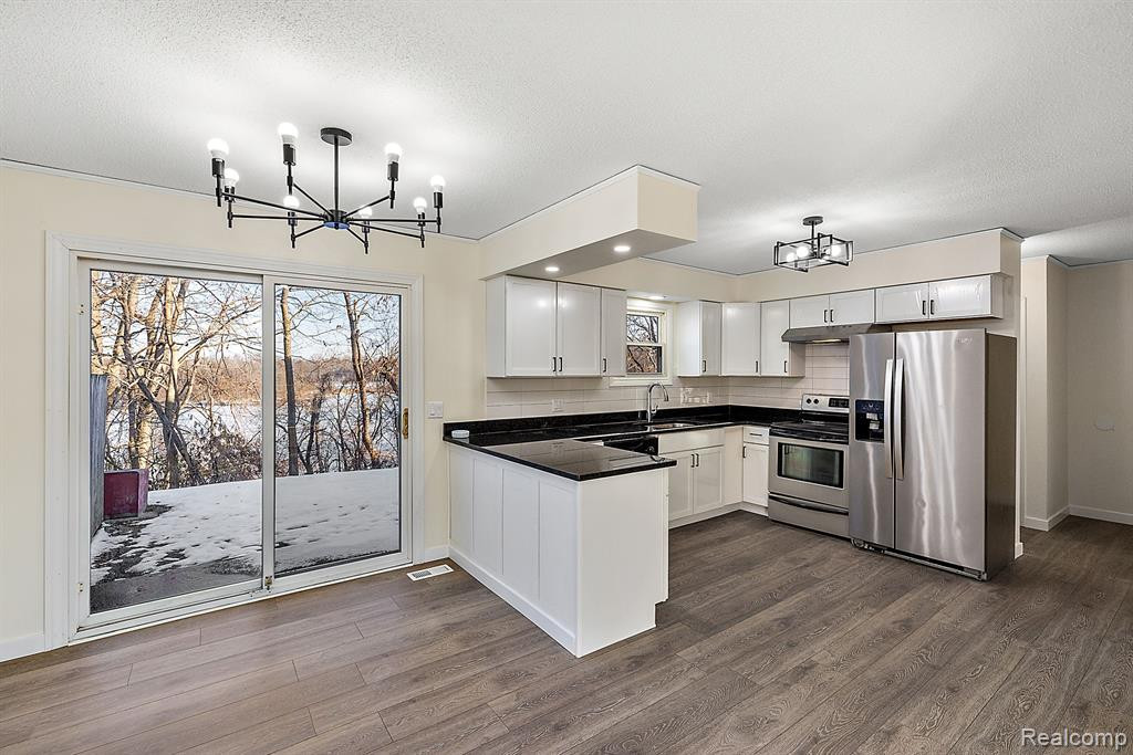 13311 LAKE POINT Boulevard, Van Buren, MI 48111 — Photo 27