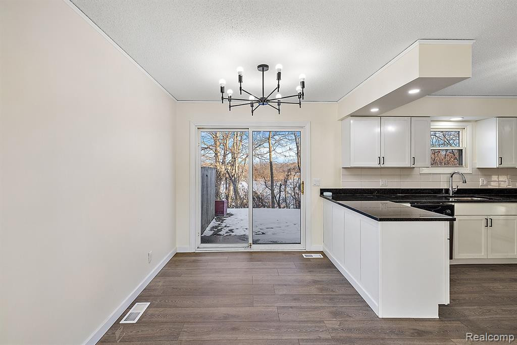 13311 LAKE POINT Boulevard, Van Buren, MI 48111 — Photo 28