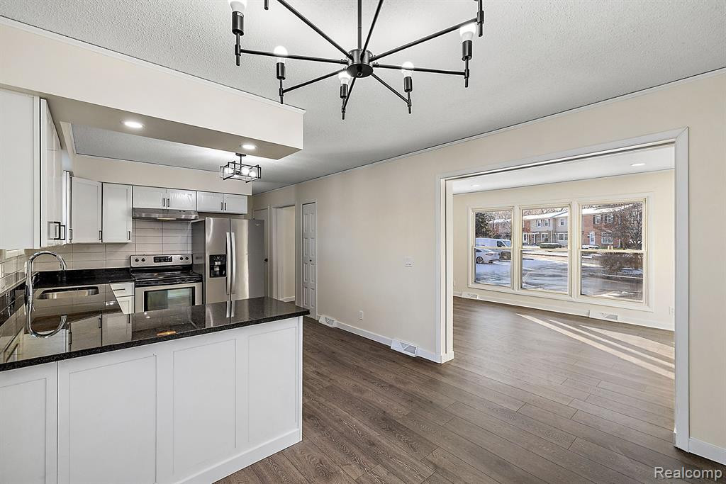 13311 LAKE POINT Boulevard, Van Buren, MI 48111 — Photo 29