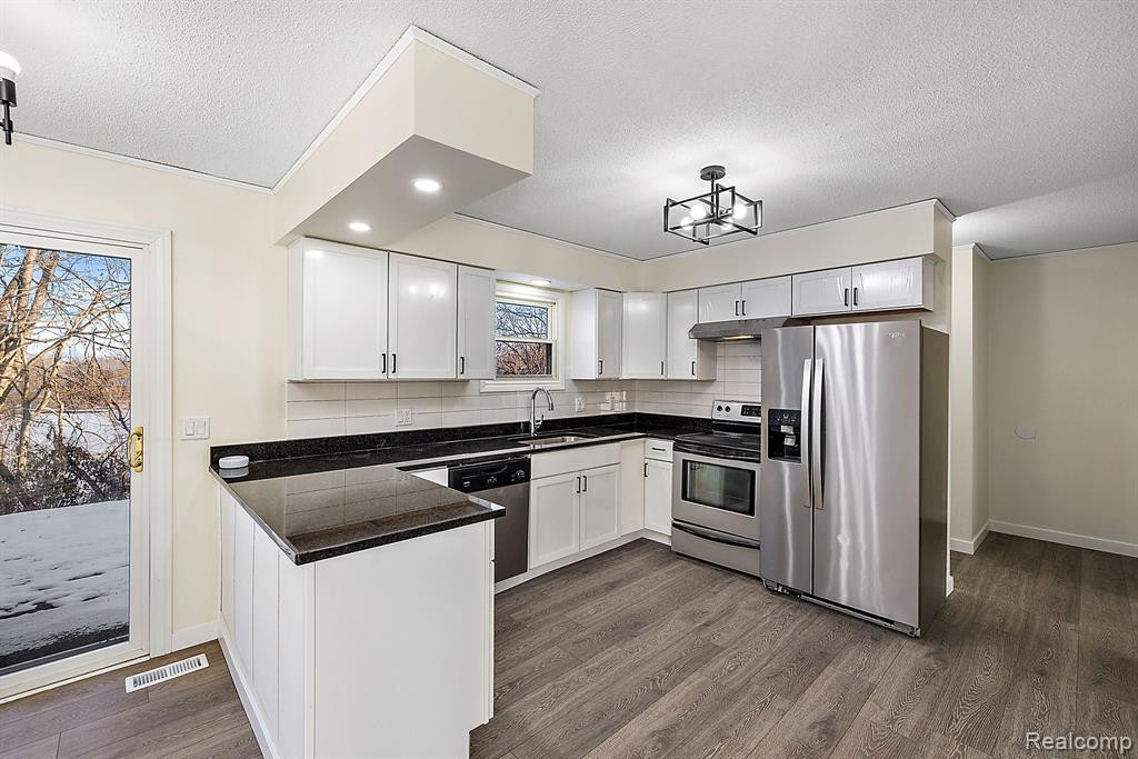 13311 LAKE POINT Boulevard, Van Buren, MI 48111 — Photo 30