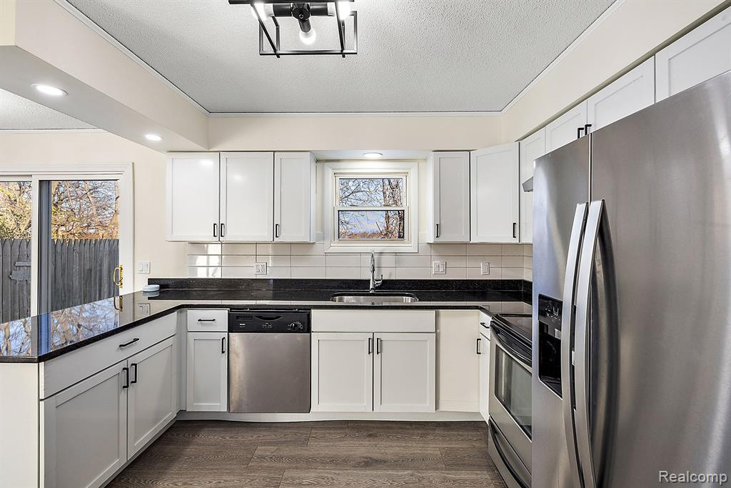 13311 LAKE POINT Boulevard, Van Buren, MI 48111 — Photo 31