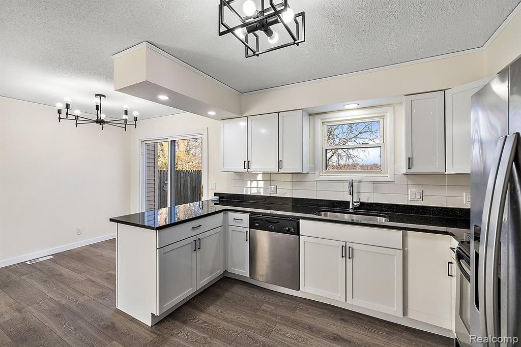 13311 LAKE POINT Boulevard, Van Buren, MI 48111 — Photo 32