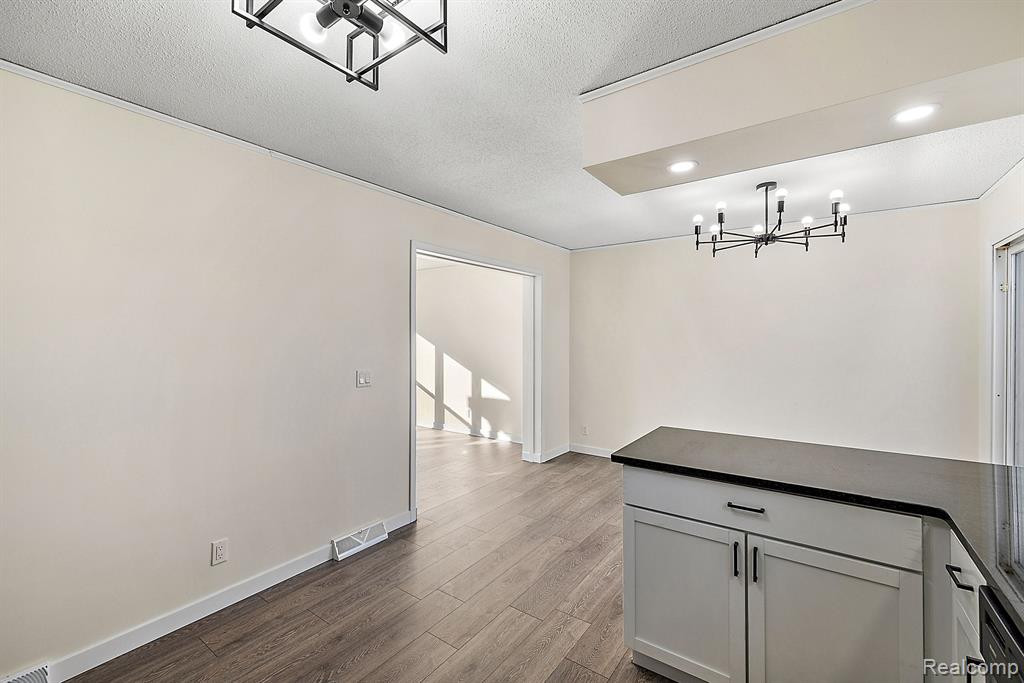 13311 LAKE POINT Boulevard, Van Buren, MI 48111 — Photo 33
