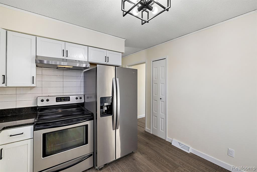13311 LAKE POINT Boulevard, Van Buren, MI 48111 — Photo 34