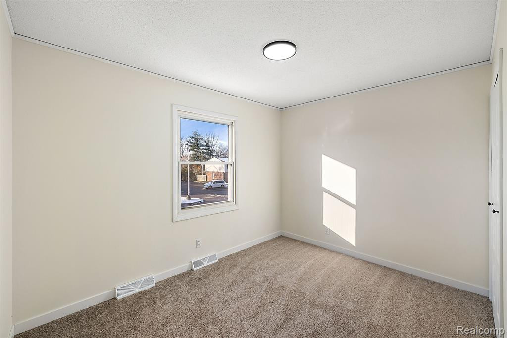 13311 LAKE POINT Boulevard, Van Buren, MI 48111 — Photo 37