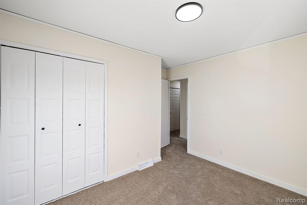 13311 LAKE POINT Boulevard, Van Buren, MI 48111 — Photo 38