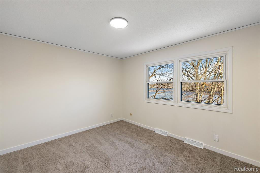 13311 LAKE POINT Boulevard, Van Buren, MI 48111 — Photo 39