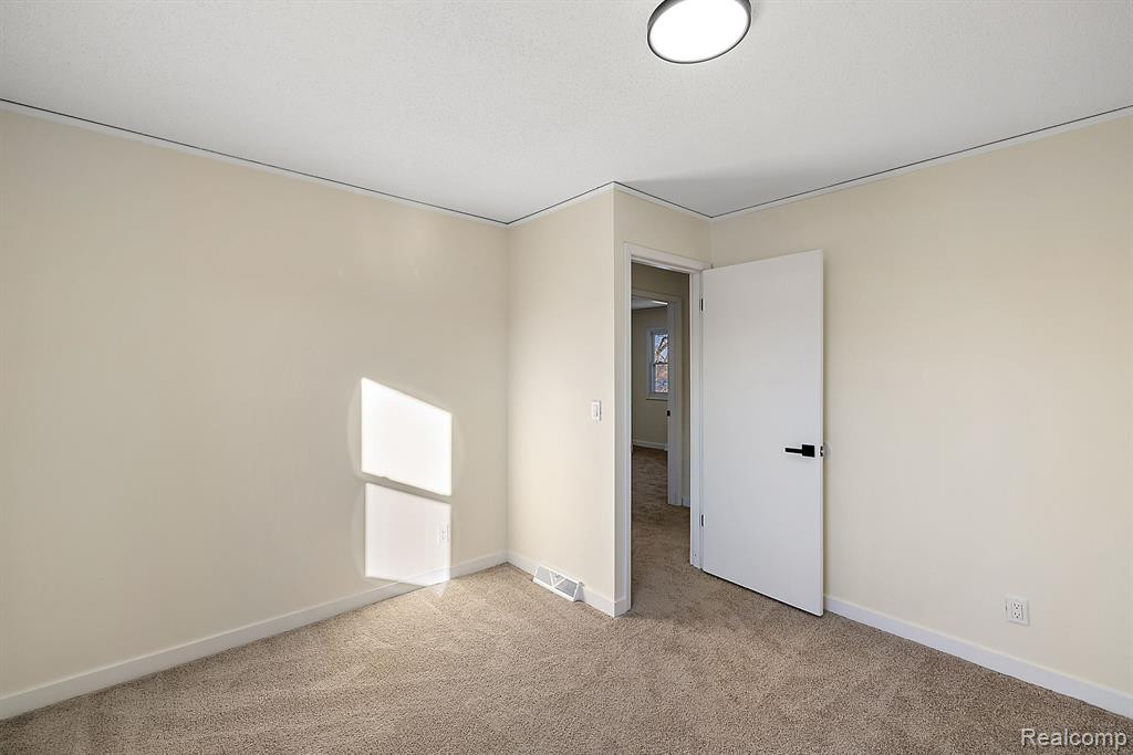 13311 LAKE POINT Boulevard, Van Buren, MI 48111 — Photo 45