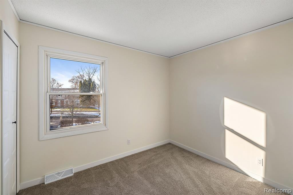 13311 LAKE POINT Boulevard, Van Buren, MI 48111 — Photo 46