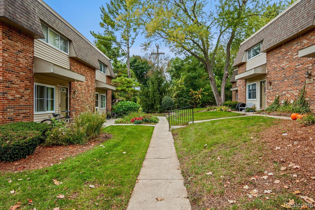519 LONGSHORE Drive, A, Ann Arbor, MI 48105 — Photo 5