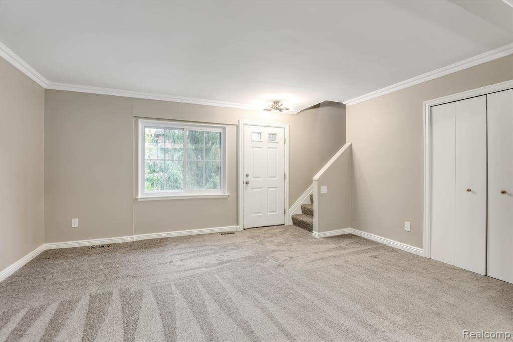 519 LONGSHORE Drive, A, Ann Arbor, MI 48105 — Photo 8