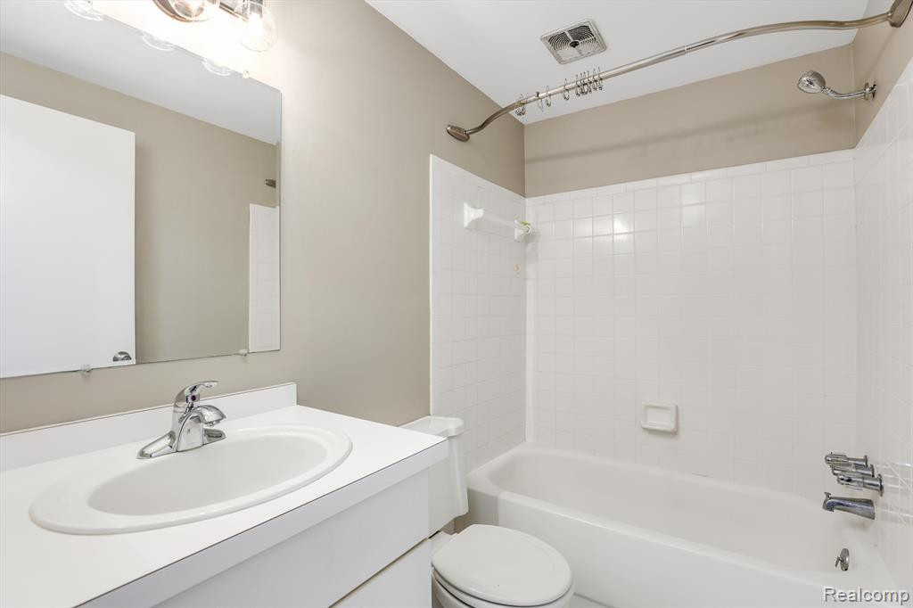 519 LONGSHORE Drive, A, Ann Arbor, MI 48105 — Photo 15