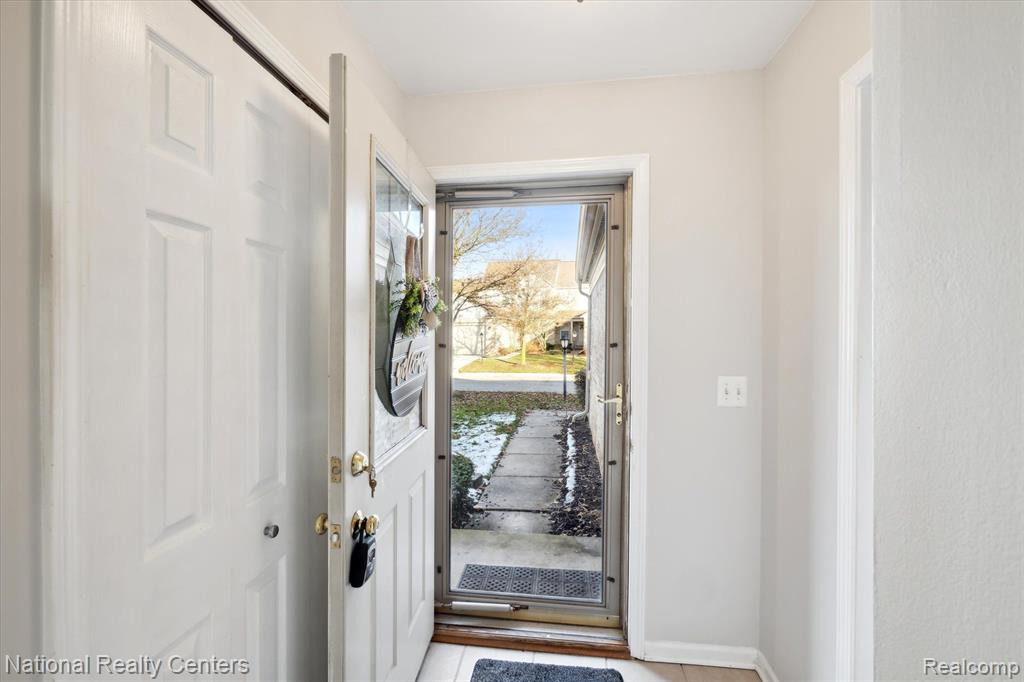 4238 Hunters Circle W, Canton, MI 48188 — Photo 3
