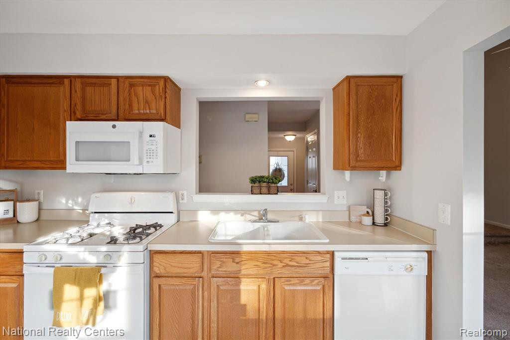 4238 Hunters Circle W, Canton, MI 48188 — Photo 8