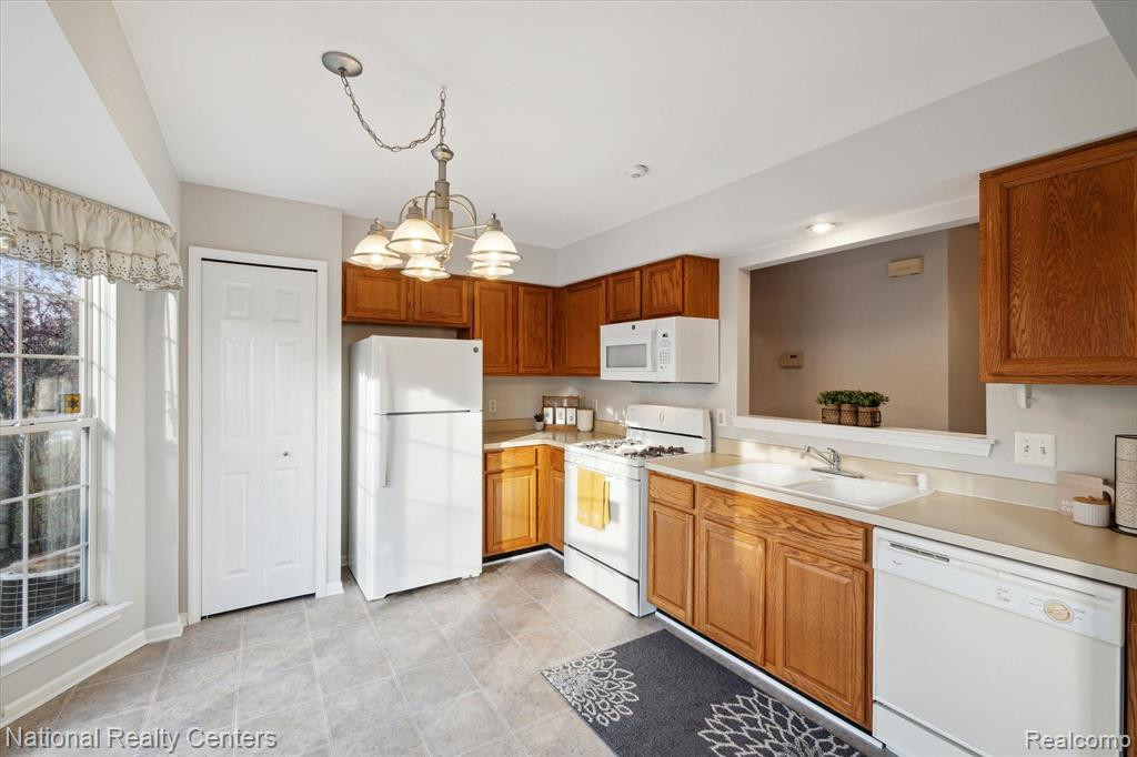 4238 Hunters Circle W, Canton, MI 48188 — Photo 9