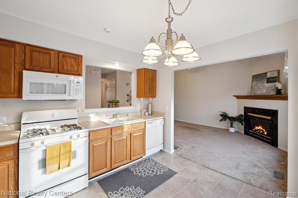 4238 Hunters Circle W, Canton, MI 48188 — Photo 12
