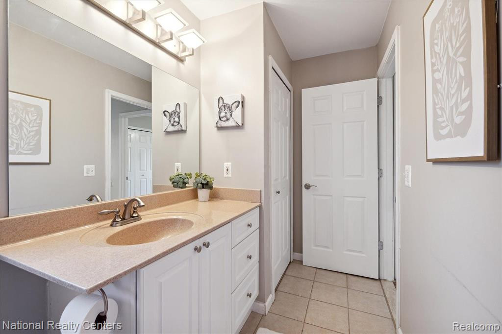4238 Hunters Circle W, Canton, MI 48188 — Photo 17