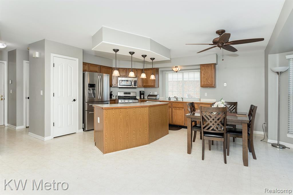46290 LARCHMONT Drive, Canton, MI 48187 — Photo 11
