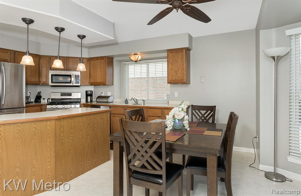 46290 LARCHMONT Drive, Canton, MI 48187 — Photo 13