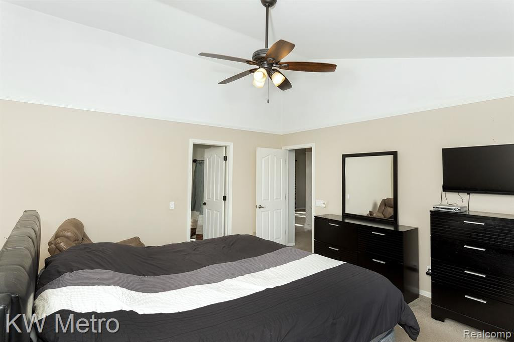 46290 LARCHMONT Drive, Canton, MI 48187 — Photo 20