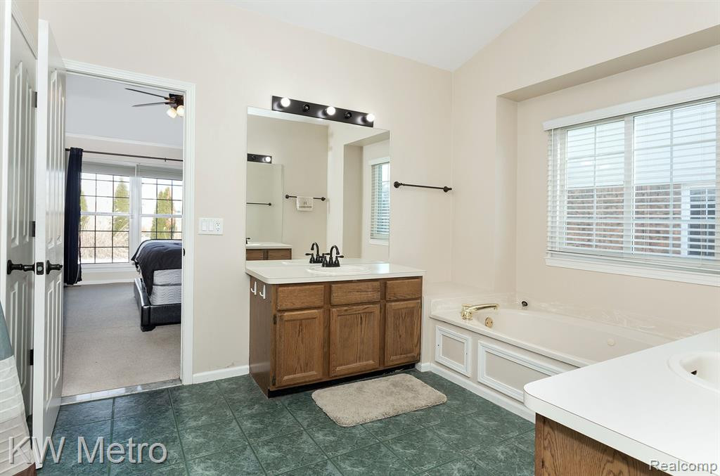 46290 LARCHMONT Drive, Canton, MI 48187 — Photo 22