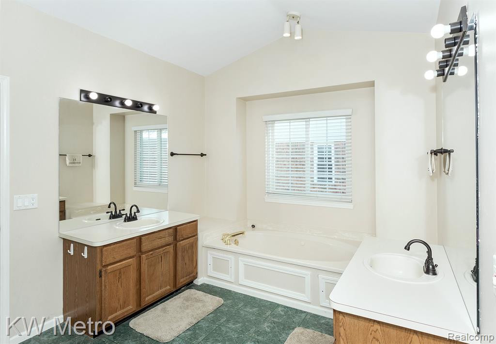 46290 LARCHMONT Drive, Canton, MI 48187 — Photo 23