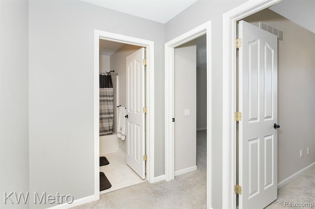 46290 LARCHMONT Drive, Canton, MI 48187 — Photo 26