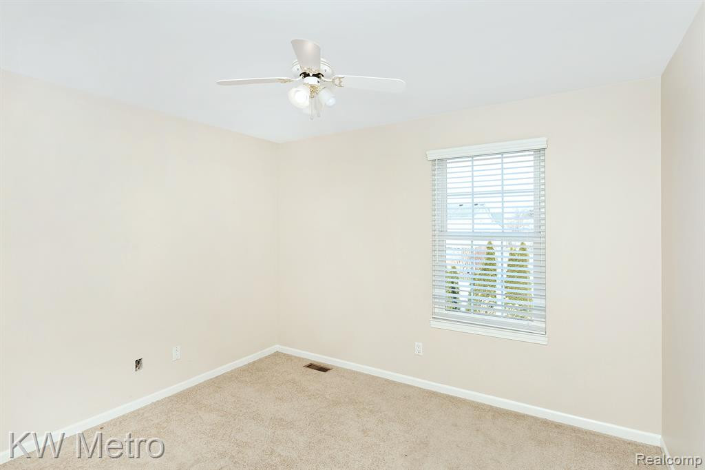 46290 LARCHMONT Drive, Canton, MI 48187 — Photo 28