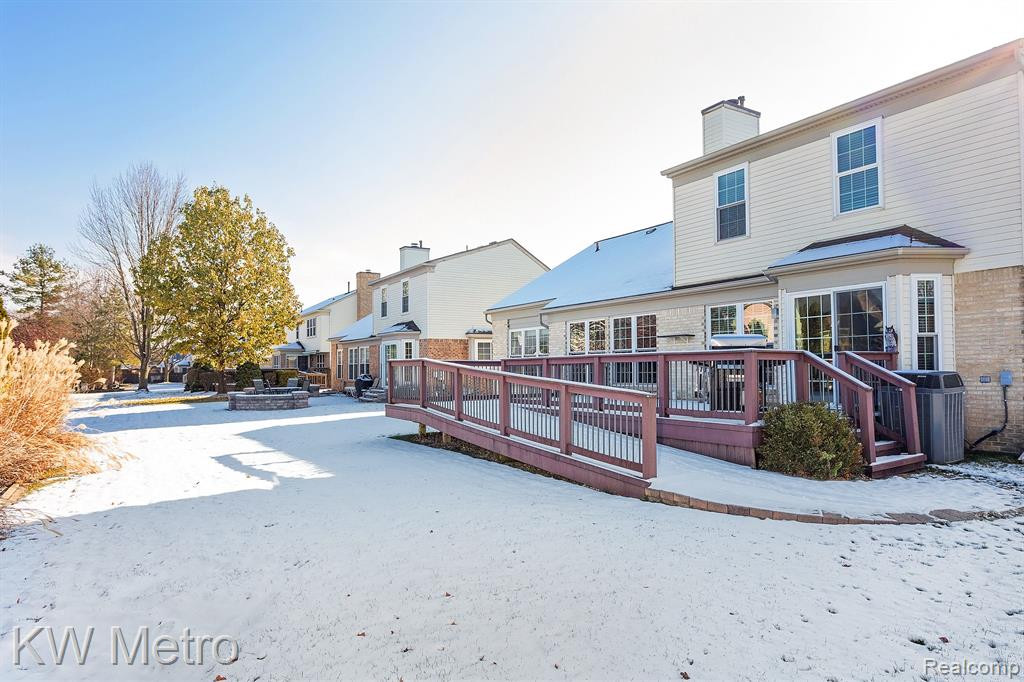 46290 LARCHMONT Drive, Canton, MI 48187 — Photo 34