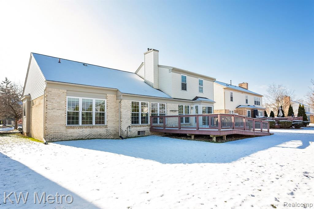 46290 LARCHMONT Drive, Canton, MI 48187 — Photo 35