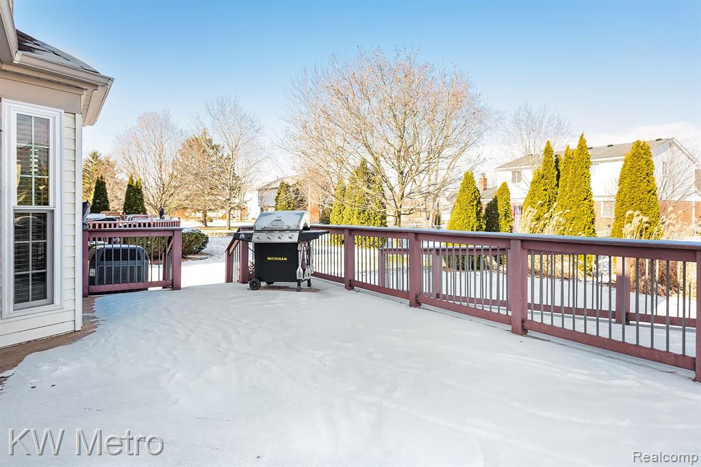 46290 LARCHMONT Drive, Canton, MI 48187 — Photo 36