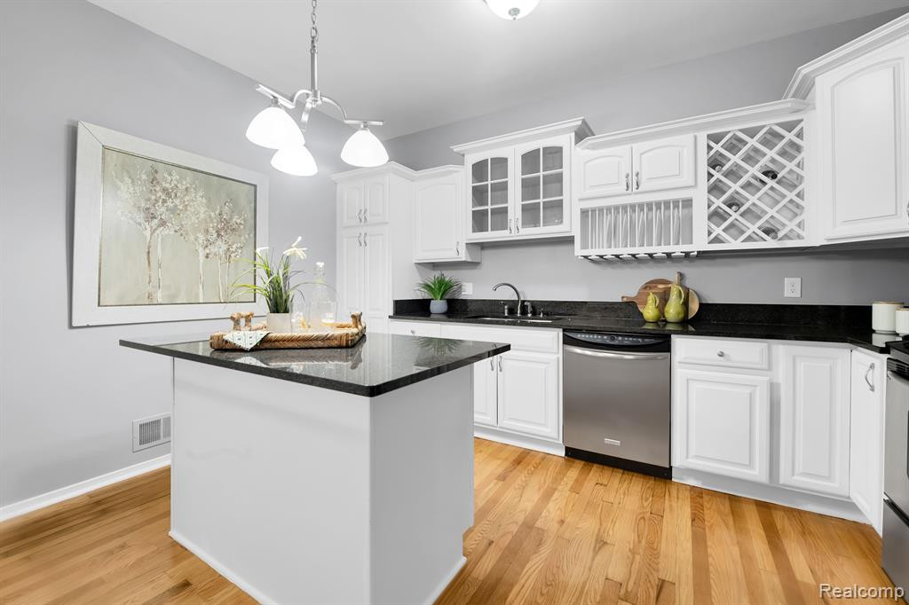 41692 MAGNOLIA, Novi, MI 48377 — Photo 3