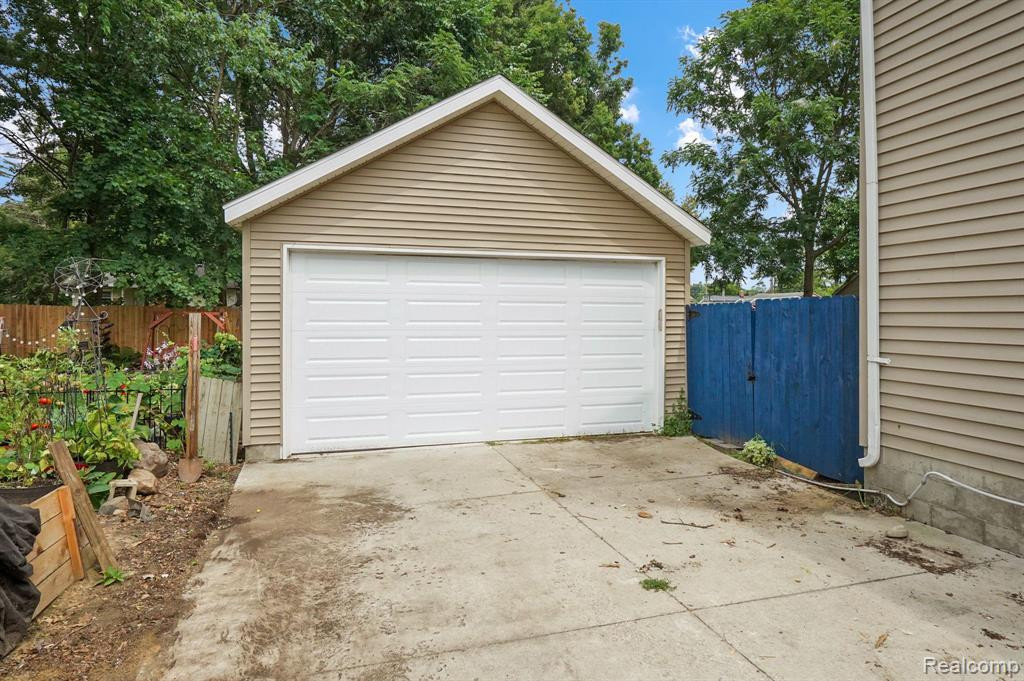 212 W Elizabeth Street, Stockbridge, MI 49285 — Photo 18