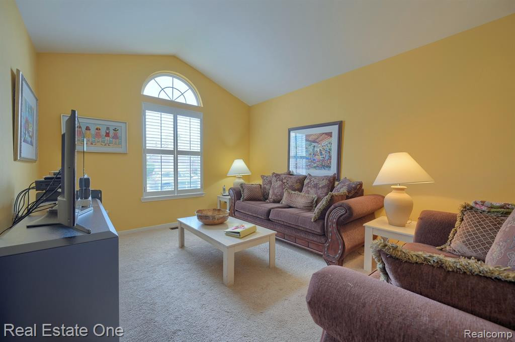 227 SHORE BROOK LANE, Walled Lake, MI 48390 — Photo 4