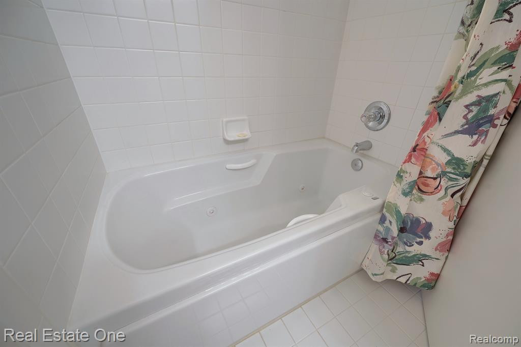 227 SHORE BROOK LANE, Walled Lake, MI 48390 — Photo 24