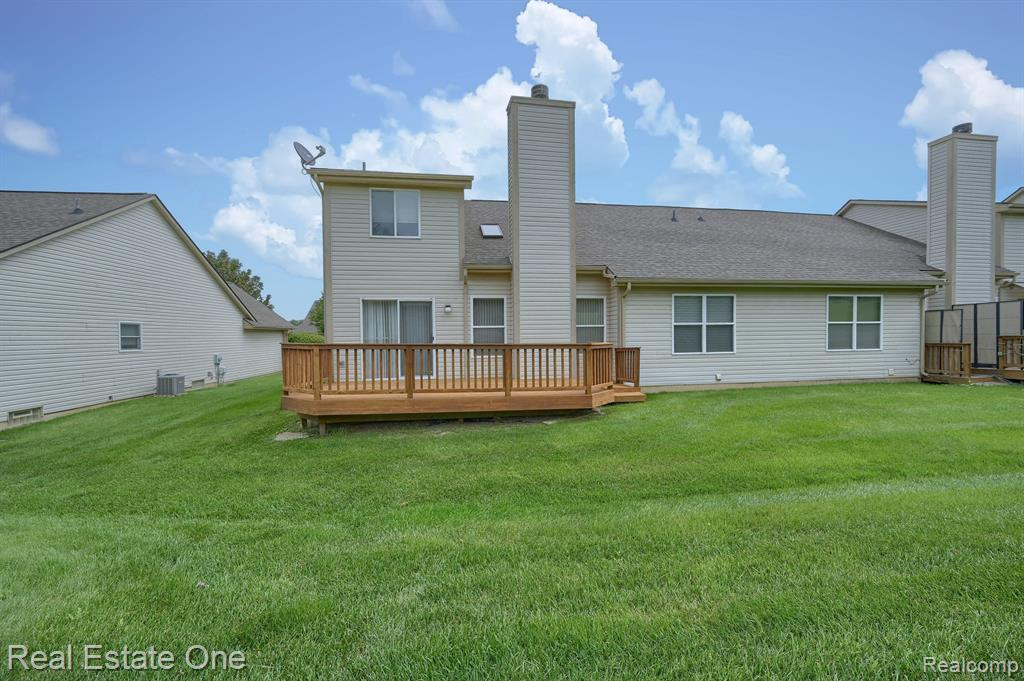 227 SHORE BROOK LANE, Walled Lake, MI 48390 — Photo 32