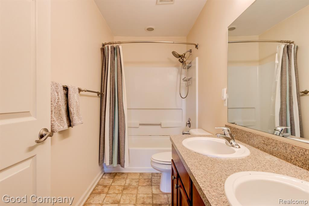 8302 N WARWICK, Ypsilanti, MI 48198 — Photo 41