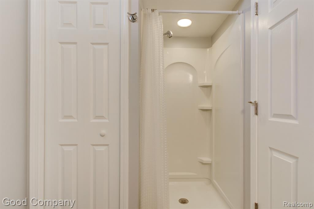 8302 N WARWICK, Ypsilanti, MI 48198 — Photo 49