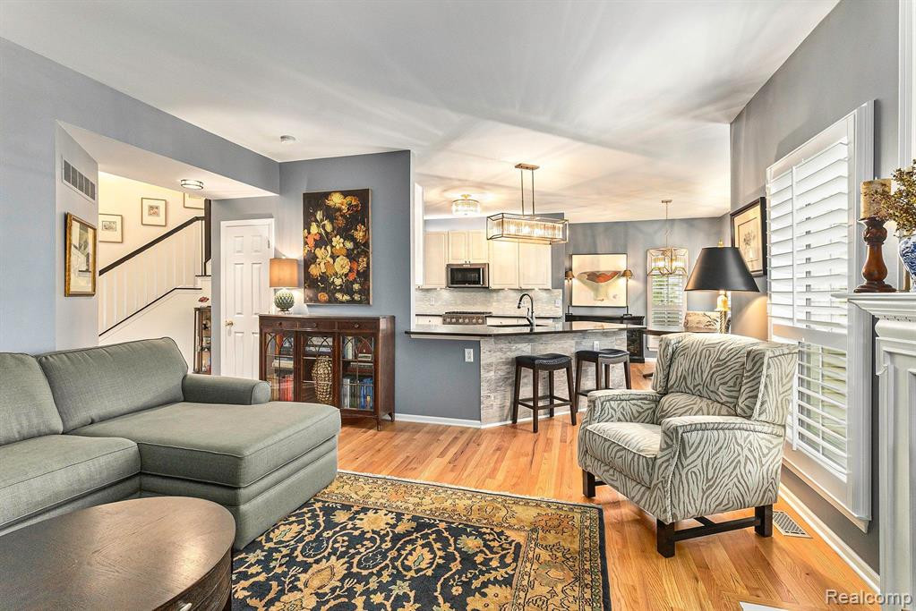 1083 EQUESTRIAN Drive, South Lyon, MI 48178 — Photo 5