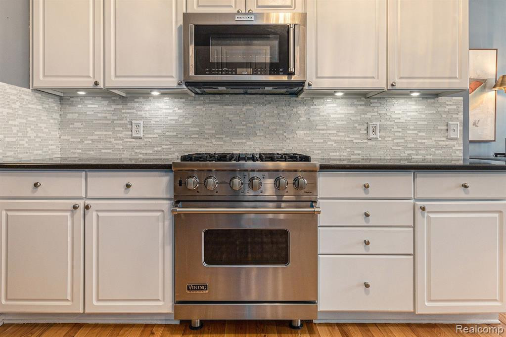 1083 EQUESTRIAN Drive, South Lyon, MI 48178 — Photo 14