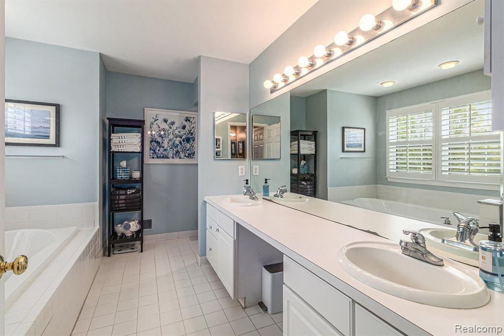 1083 EQUESTRIAN Drive, South Lyon, MI 48178 — Photo 22