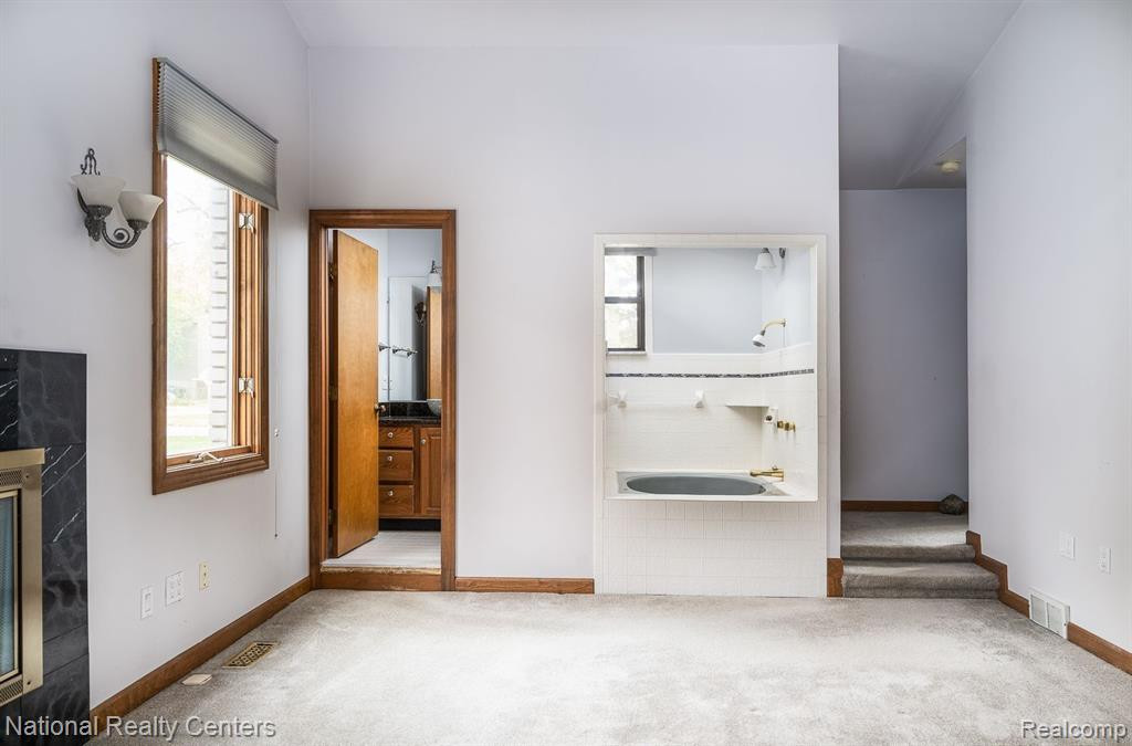 7806 CIRCLE Boulevard, West Bloomfield, MI 48323 — Photo 8