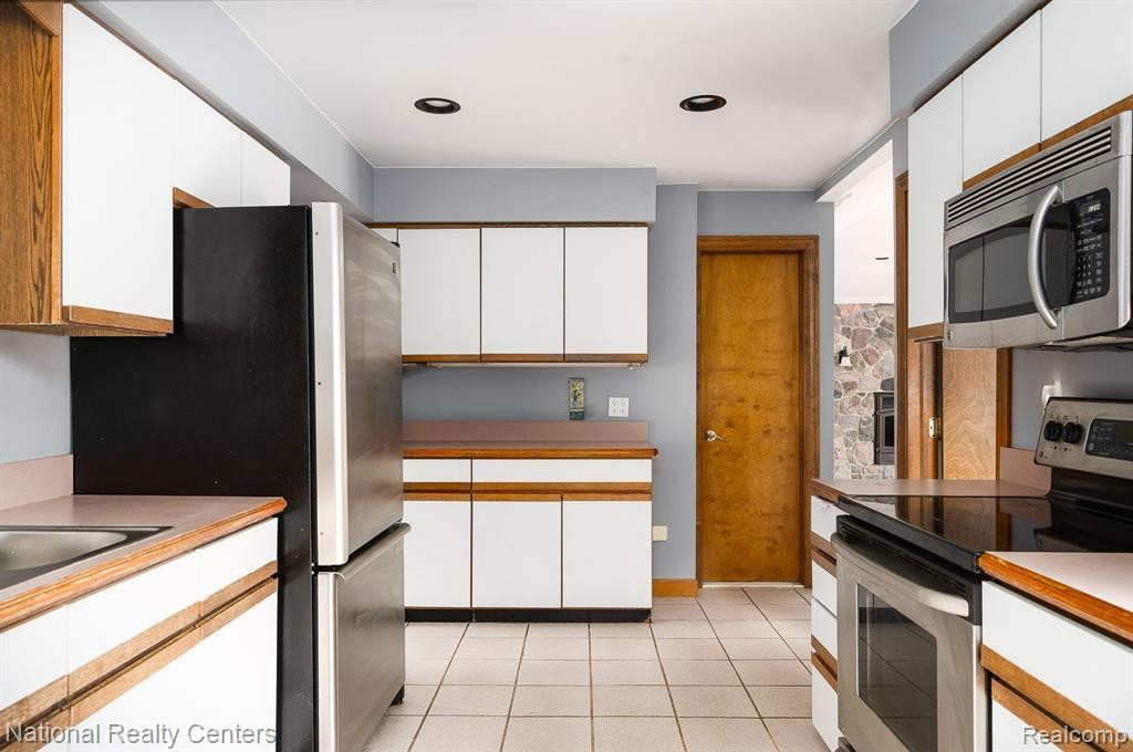 7806 CIRCLE Boulevard, West Bloomfield, MI 48323 — Photo 10