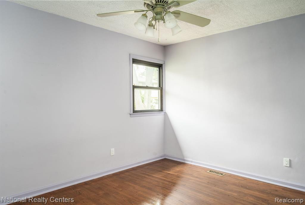 7806 CIRCLE Boulevard, West Bloomfield, MI 48323 — Photo 12