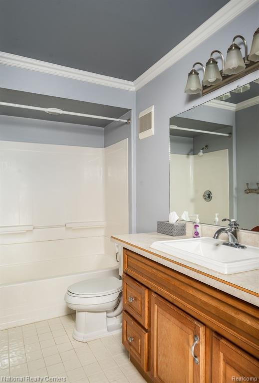 7806 CIRCLE Boulevard, West Bloomfield, MI 48323 — Photo 17
