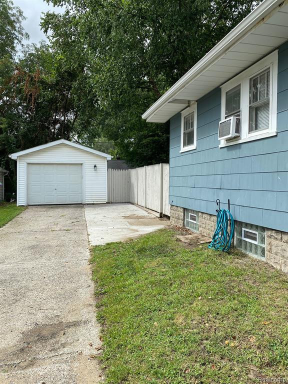 701 SAINT CLAIR Avenue, Flint, MI 48504 — Photo 4