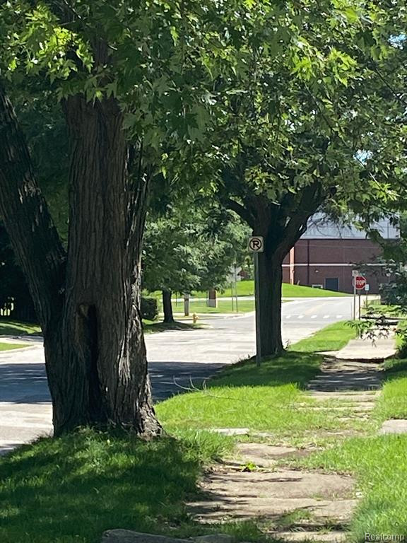 701 SAINT CLAIR Avenue, Flint, MI 48504 — Photo 5